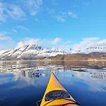 6 Person In * Hamnvik