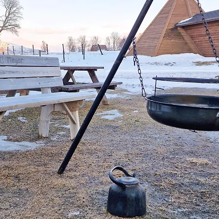 6 Person In * Hamnvik