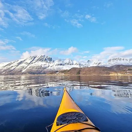 6 Person In * Hamnvik