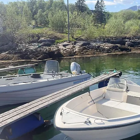 6 Person In * Hamnvik