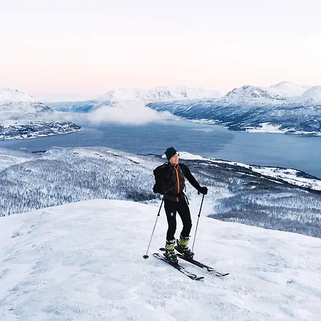 6 Person In Hamnvik