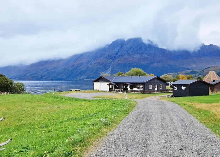 6 Person In * Hamnvik